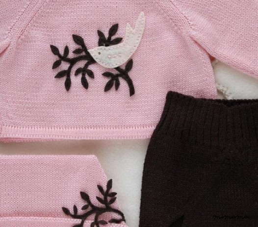 Maglia bambino insieme. Maglia, copertura del pannolino, cap. Rosa e marrone. Uccello di feltro.