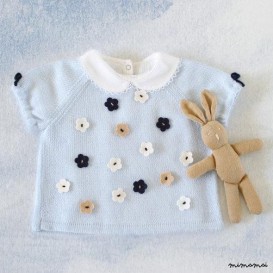 Maglia con maniche corte e poco feltro fiori.