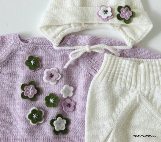 Maglia bambino insieme. Maglione, copertura del pannolino, cap. Lilla, bianco e verde.