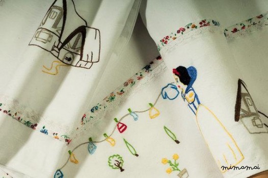 Snow White cradle bedding, baby sheets and pillowcase, hand embroidered