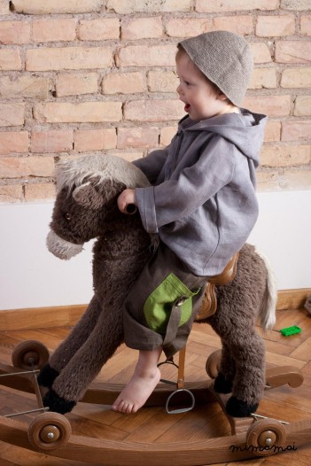 Linen brown pants with green pockets