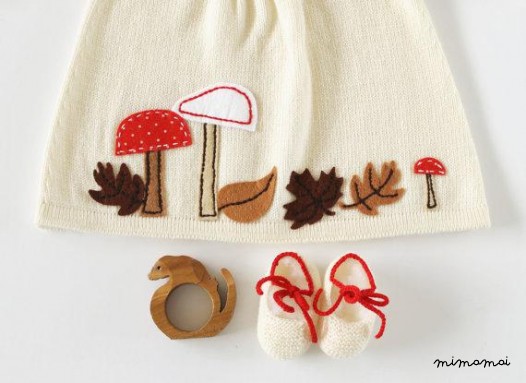maglia bambino vestito, cappello e scarpe.