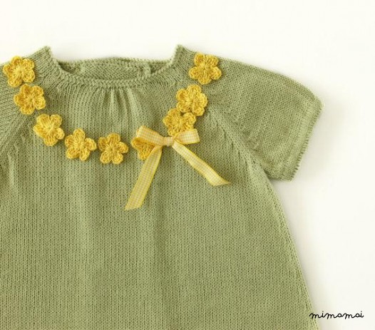 Baby maglia abito verde. Collana Crochet giallo. 100% cotone.