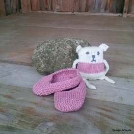 Baby shoes and knitted bear, handmade knitwear of organic cotton, wooden pink and off white