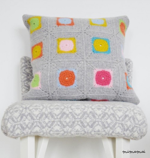 GRANNY SQUARE CROCHET CUSHION COVER KIT