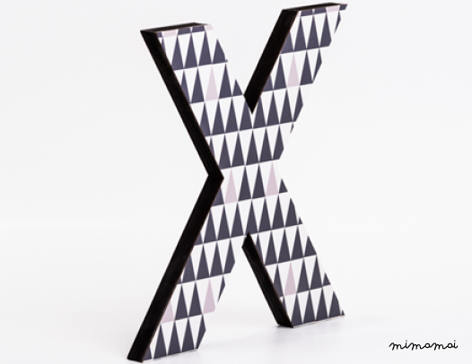 lettera in legno X - trama a triangoli neri