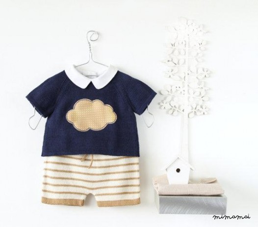 Maglia bambino insieme. Maglia e pantaloncini a righe. Cammello, blu navy e perla.