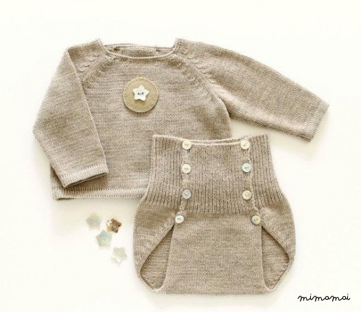 Maglia bambino insieme, maglione e copertura del pannolino, latte.