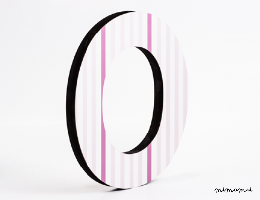 lettera in legno O - trama righe verticali rosa