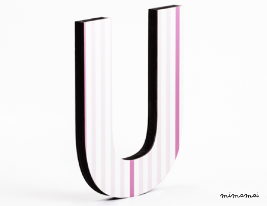 lettera in legno U - trama righe verticali rosa
