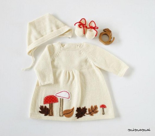 maglia bambino vestito, cappello e scarpe.