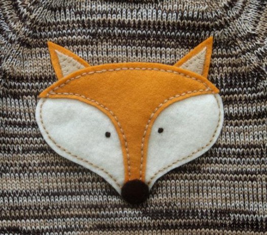 Maglia bambino insieme. Maglione e pantaloni a costine. Marrone, cammello, perla.