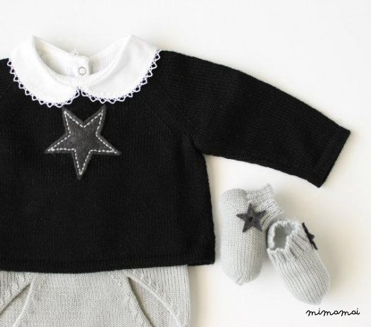 Maglia bambino insieme. Maglione, copertura del pannolino, calze. Nero e grigio.