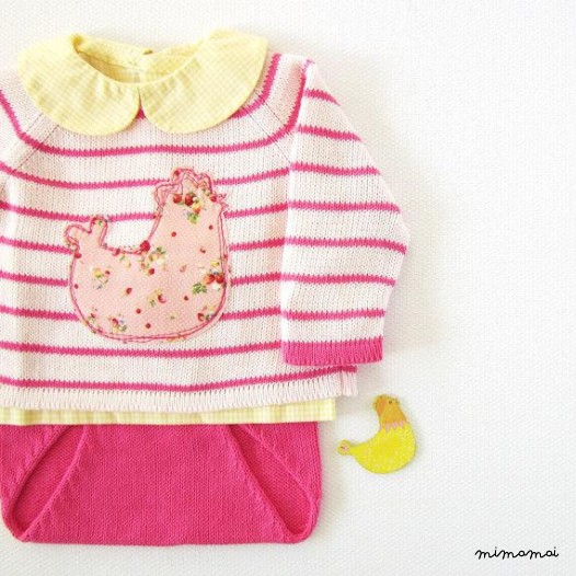 Maglia maglione a righe e copertura di pannolino in rosa con pollo. 100% cotone.