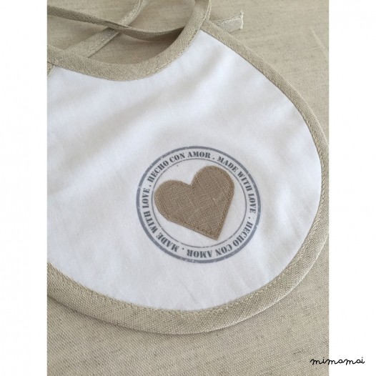 Babero impermeable Made With Love
