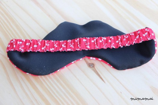 Masque de nuit moustache &ndash; Cerises