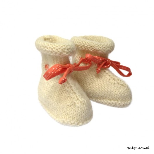 Chaussons bottines alpaga &eacute;cru et ruban orange pois blancs