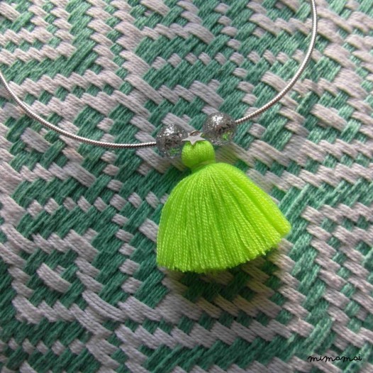 Collier "Magic Pom Pom" vert fluo