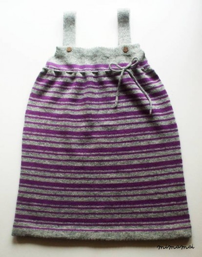 Babygirls/Girls knitted lambswool sleeveless Dress with oak buttons