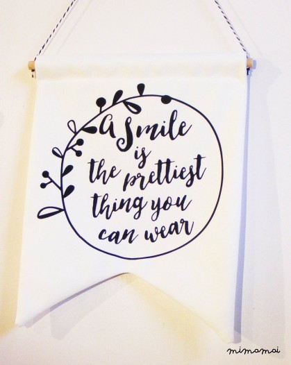 Wall Banner "A Smile is the prettiest thing you can wear"