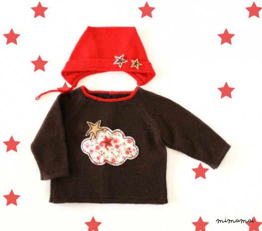 Maglione lavorato a maglia e cappuccio. Marrone rosso. Nube di feltro e le stelle.