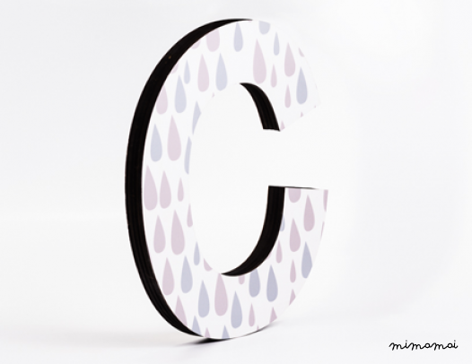 lettera in legno C - trama gocce