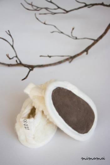 Woolen baby slippers with leather sole