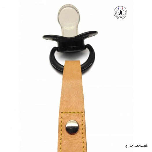 Eye-catching dummy/pacifier buttons!