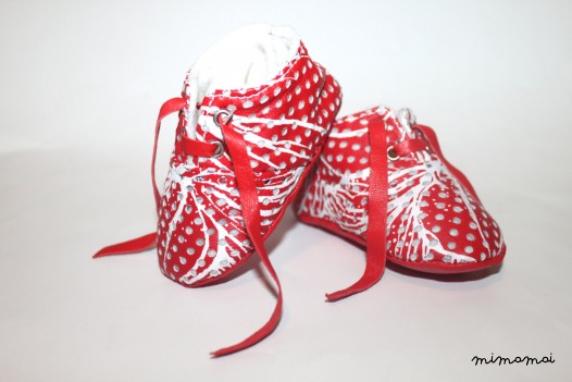 SALE 3 - 6 Months Slippers / Baby Shoes Lamb Leather White - Red Christmas