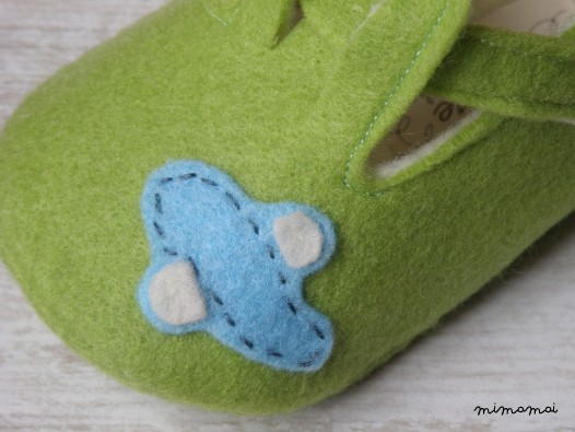 Baby felt shoes