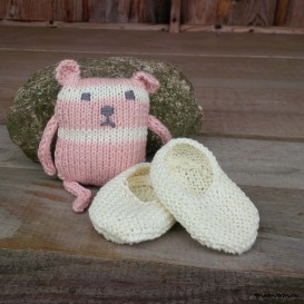 Baby shoes and knitted bear, handmade knitwear of organic cotton, off white and rose