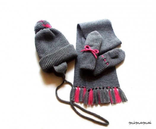 Children's double knitted Virgin wool mittens with a string fastening/winter mittens