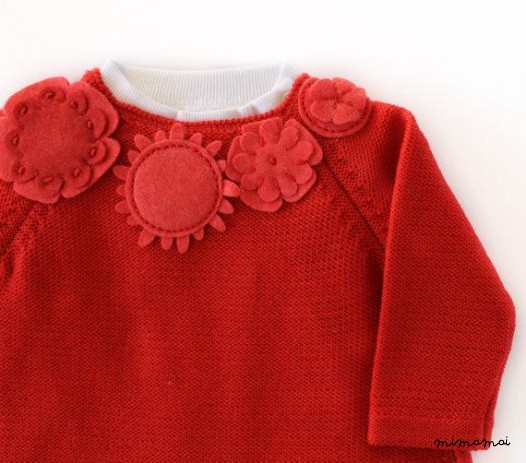 Maglia bambino vestito in rosso con fiori di feltro. 100% lana merino.