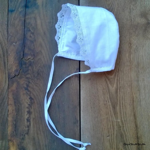 Cuffietta in lino bianco doppiata con il rasatello di cottone