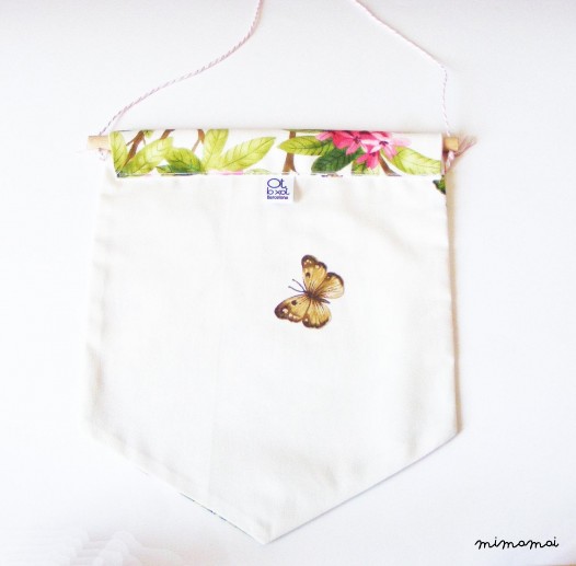 Single hanging banner lettering Free & Wild