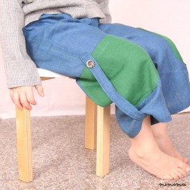 Linen emerald blue long shorts with green pockets