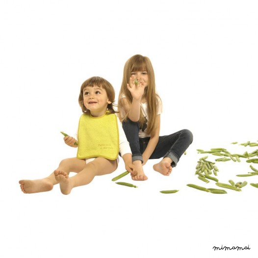 Peas bib that never look dirty