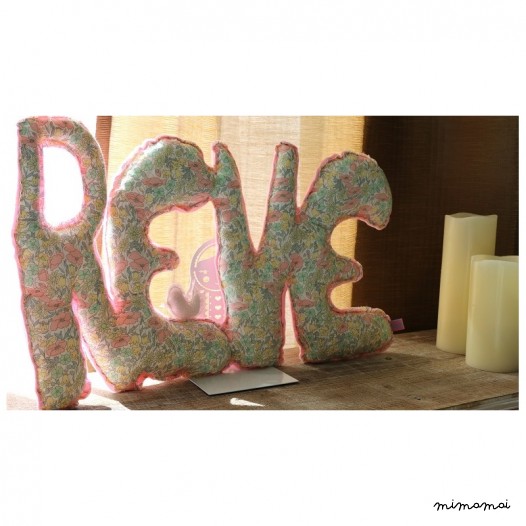 Grand coussin mot "R&ecirc;ve" 55x28 cm