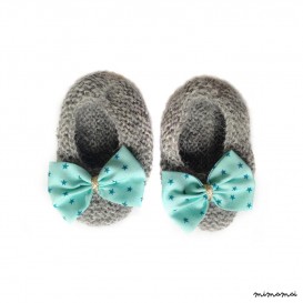 Chaussons gris clair et n&oelig;ud tissu turquoise