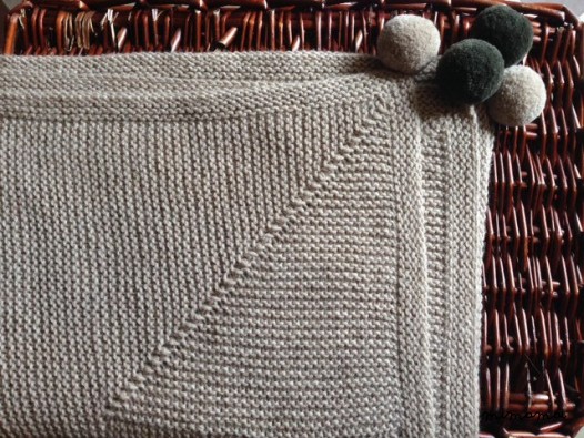 Coperta con pon pon