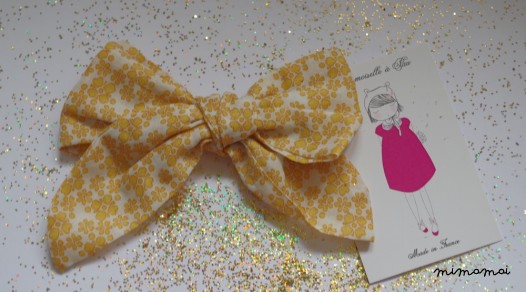 Barrette gros noeud petites fleurs moutarde
