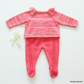 Maglia bambino insieme. Maglione e body. Rosa. Bordo in pizzo.