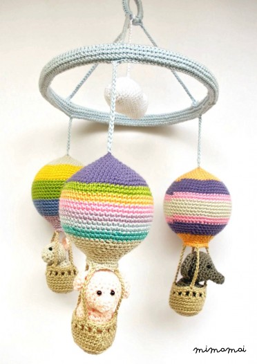 Hot Air Balloon Mobile for Baby&rsquo;s Nursery with Crochet Elephant, Mouse & Pig