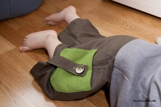 Linen brown pants with green pockets