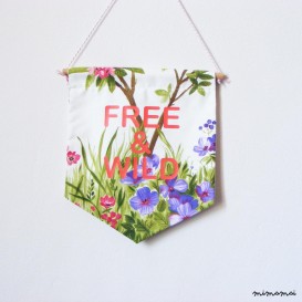 Single hanging banner lettering Free & Wild